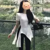 Camiseta Feminina 2024 Verão Nova com Fenda Lateral Manga Curta Roupas Femininas Slim Fit Emagrecedor Top Irregular Ins Tendência