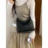 Bolso de mujer de gran capacidad, nuevo estilo 2026, diseño moderno y único, bolso tote retro para el día a día, versátil bolso de hombro y bolso cruzado
