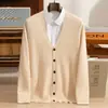 Nuevo suéter de cachemira de color liso para otoño e invierno, camisa de punto de manga larga para hombre, cálida y gruesa, cárdigan de punto de un solo pecho con cuello en V para usar como prenda exterior