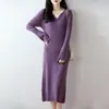 Vestido de Punto Nuevo Otoño/Invierno 2026 de Lana Pura con Cuello en V y Mangas Largas Acampanadas, Vestido de Canalé Ajustado de Longitud Media