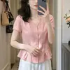 Camisa corta elegante con volantes de manga corta para mujer talla grande, nuevo estilo de verano, top adelgazante y versátil para chicas talla grande, que reduce la edad