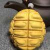 Pieza de madera maciza con mango de tortuga de loto Thuja de Taihang, tallada a mano, de una sola pieza, de caparazón de tortuga, juguete portátil de mano.