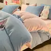 Juego de ropa de cama de cuatro piezas de terciopelo de leche engrosado para invierno, que incluye una sábana bajera de franela de vellón de coral, una sábana plana y una funda de edredón, con forro de vellón de doble cara