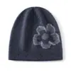 Nuevo gorro de punto de cachemira jacquard floral para otoño e invierno para mujer, cálido y resistente al frío, con diseño que cubre las orejas, suave y cómodo