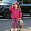 Jaqueta corta-vento infantil 2026 Novo Modelo Outono/Inverno, Jaqueta grossa acolchoada com forro de fleece para meninos e meninas, Casaco três em um