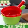 C111 cuchara de agua de plástico colorida diámetro 18cm cuchara de agua para exteriores flotando cuchara de agua baño cocina mango largo tienda de dos yuanes