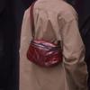 Bolso cruzado para hombre con diseño de dumplings tridimensionales y plisados, para hombro, estilo retro europeo y americano, portátil, con cremallera, versátil, personalizado, moderno