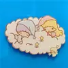Broche de Acrílico Estrellas Gemelas Harajuku Insignia de Dibujos Animados Accesorios para Bolsos Estilo Carcasa de Teléfono DIY Lazo