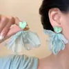 Pendientes de borlas de flores coloridas súper de cuento de hadas, pendientes de botón y argollas dulces de nicho de alta gama, pendientes exagerados estilo vacacional