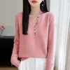 Suéter de punto de lana pura para mujer, nuevo modelo otoño/invierno 2026, cuello en V semiabierto, manga larga, multibotones, hombro normal, estiliza y a la moda