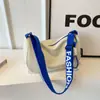 Bolsa Versátil de Lona de Nylon de Grande Capacidade Moda Casual Feminina Design de Nicho Bolsa de Ombro Simples Bolsa de Ombro Transversal