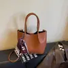 Bolso tote de gran capacidad, minimalista y único - el nuevo diseño de moda 2026, con un aspecto elegante, perfecto para uso casual, el trabajo y los desplazamientos