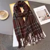 Bufanda Chal Cálido de Imitación Cachemir Retro Coreano a Cuadros Bloque de Color Unisex Otoño e Invierno para Viajar Bufanda con Borlas