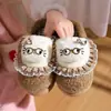 Pantuflas de algodón para adultos de invierno del gato KT, de dibujos animados para niñas, cálidas y con forro polar, antideslizantes, de suela gruesa, estilo padre-hijo, para uso en interiores