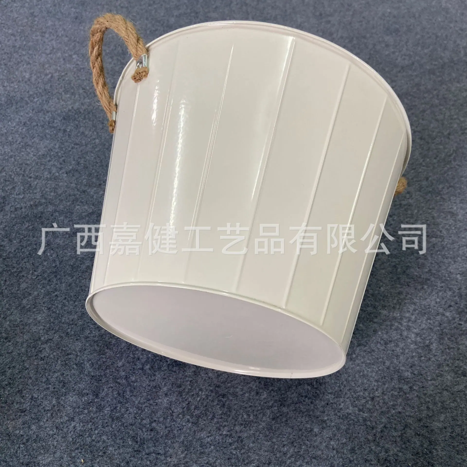 麻绳双耳白色桶