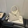 Bolsa de Mão Nova Estilo Retrô Outono 2026 Moda Feminina Versátil Bolsa Transversal Bolsa Tote Pequena para o Trabalho Bolsas Femininas Atacado