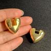 Pendientes de alta calidad con hebilla de oreja de metal de amor de 14 quilates de latón transfronterizo de Europa y Estados Unidos, joyería al por mayor para mujeres