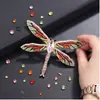 Broche de libélula em liga de strass colorido de alta qualidade para mulheres, fixador anti-luz para decote, corsage de moda, pin versátil