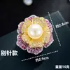 Exquisito Broche de Camelia y Perla en Oro Rosa Sentido de Alta Gama Pin de Flor Tridimensional Lujo Ligero Elegante Accesorio Versátil
