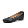 Zapatos de tacón de cuña poco profundos de punta cuadrada estilo retro negro, nuevo modelo 2026, que aumentan la altura, versátiles para ir al trabajo y la oficina, zapatos de salón para mujer