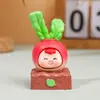 Adorno Creativo de Zanahoria de Dibujos Animados Simulación Artesanía de Resina Planta en Maceta Escritorio Figura Linda