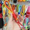 Fornecimento de novo chaveiro de cor contrastante, cordão universal para pulso, cordão de enrolamento duplo, cordão curto para celular