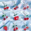 Exquisito colgante de cereza con incrustaciones de diamantes, efecto de goteo de aceite, llavero de fruta realista, accesorios decorativos DIY para bolsos