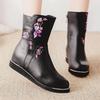 Botas de algodão inverno mais botas de veludo botas curtas sapatos bordados salto baixo botas femininas casuais uma geração de cabelo