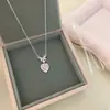 Colar Geométrico com Laço Rosa Doce da Moda, Corrente de Clavícula Exquisita e Versátil, Gargantilha com Pingente Coração para Mulheres