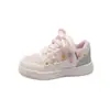 Tênis Feminino Outono 2026 com Bordado Floral, Tênis Esportivo Casual Branco para Crianças, Sola Macia, Antiderrapante, Tênis Infantil Cano Baixo