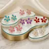Pendientes de Acero Inoxidable con Flor Pequeña Personalizada Transfronterizos Europeos y Americanos, Goteo de Aceite, Puntos Dorados de Flores de Verano, Lindos Accesorios de Pendientes de Lujo Ligero, Regalo