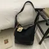 Bolso Casual de Superficie Suave Gran Capacidad para Mujer 2025 Nuevo Otoño e Invierno Versátil Bolso Cruzado Bolso Cubo de Hombro para Viajes Diarios