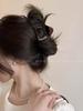Vermelho vinho Semi-círculo Vazado Presilha Média para Pegar Cabelo Feminina 2024 Nova High-end Grampo Elegante de Tubarão para Parte de Trás da Cabeça