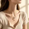 Colar de aço inoxidável banhado a ouro 18K, estilo luxo leve e elegante, europeu e americano, com pingente de zircônia em formato de gota d'água e pingente em formato de coração quadrado