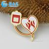 Insignia de servicio público de pintura metálica pin hueco personalizado broche de estación de sangre de hospital insignia de tipo de sangre conmemorativa de donación de sangre personalizada
