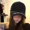 Gorra de Béisbol Rosa Rasgada Moda Estilo Coreano para Mujeres, Nueva Tendencia Primavera/Verano 2026 Ala Ancha para Cabeza Grande Gorra Pato para Hombres