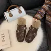 Pantuflas retro estilo británico de suela gruesa y punta cerrada para mujer, nuevo modelo otoño e invierno 2026, slip-on de suela plana, versátiles de felpa y peludas