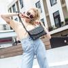 Bolsa Envelope 2025 Novo Estilo Acolchoada Pequena Quadrada Feminina Transversal Brilhante Bolsa de Maquiagem Pu Estilo Coreano Bolsa de Ombro Feminina