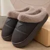 Chinelos de algodão impermeáveis para uso doméstico, chinelos quentes de pelúcia com sola grossa de inverno para casal, anti-odor, resistentes à sujeira, chinelos para aquecer os pés para mulheres