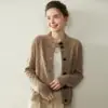 26 Nueva Colección Otoño/Invierno: Cárdigan de punto trenzado para mujer, de hilo doble, cachemir grueso, cuello alto, manga larga versátil, de un solo botón