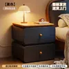 Mesa de cabeceira preta, estilo vintage, madeira maciça, novo modelo 2026, para uso doméstico, quarto, luxo leve, design de alta qualidade, pequeno armário de armazenamento de cabeceira