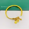 Pulsera de colgante auspicioso con galvanoplastia de vacío Pulsera abierta sólida china Pulsera de candado de buena suerte y larga vida Joyería al por mayor