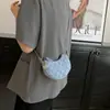 Xiao Xiang Moda para el Hogar Bolso de Media Luna Acolchado 2023 Nuevo Verano Bolso de Hombro Tejido con Cadena Bolso Cruzado para Mujer