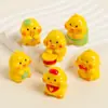 Resina Figura de Pato Amarelo Fofo Acessório DIY Micro Paisagem Decoração de Mesa de Carro Série Curativa
