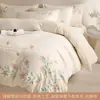 Juego de Ropa de Cama de Felpa Cálida de Alto Valor Cuatro Piezas Otoño e Invierno Espesado Coral Fleece Bordado Funda de Edredón Sábana Ropa de Cama