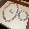 Conjunto de joias de luxo e elegância estilo palácio retrô com diamantes e pérolas - perfeito para vestidos de noite e ocasiões formais