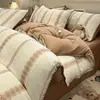 Juego de cuatro piezas de jacquard teñido en hilo de algodón 100% puro grado A para maternidad e infantil con borde de concha, juego de tres piezas de funda de edredón de alta gama 4