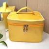 Bolsa de Cosméticos con Texto Impreso, Bolsa de Salón de Belleza, Artículos de Tocador para Almacenamiento, Bolsa de Cuidado, Borde Blanco Cuadrado, Rojo Grande