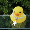 Acessórios de Pato Amarelo para Brincadeiras Aquáticas Transfronteiriças, Chapéu e Cachecol de Ganso Branco Grande para Decoração, Conjunto de Presente Artesanal de Chá com Leite de Limão