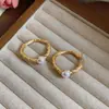 Brincos Redondos Plissados com Pérolas, Modernos, Simples, Luxo Leve, de Alta Qualidade, Exquisitos Ear Clips, Brincos Versáteis para o Dia a Dia, Brincos Femininos